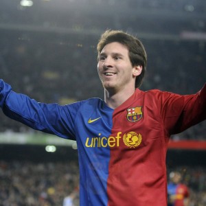 开云体育下载-曼联边锋积极回撤参与防守反抢，曼联防守反击