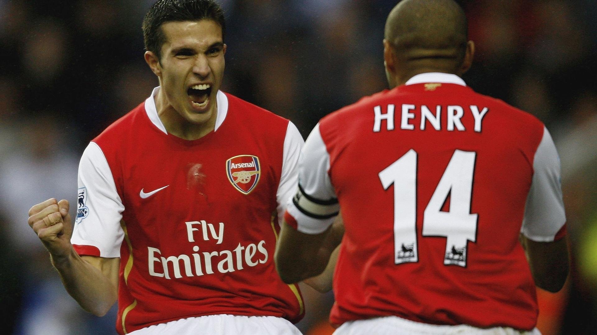 “逆境突围:球队在关键时刻的神奇表现”,《逆境突袭》