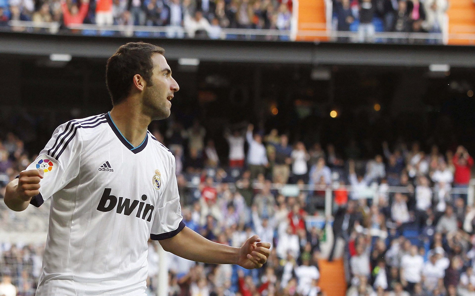 赛场应变能力增强，战术执行更坚决，赛场发挥